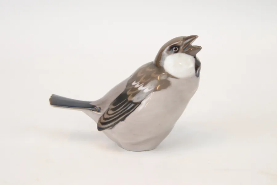 Figurin, gråsparv, porslin, Bing & Gröndahl.