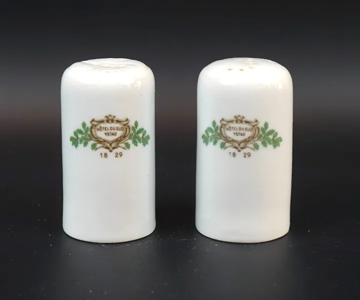 Salt och pepparkar, porslin, Hôtel du Sud, Ystad, 1900-tal.