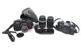 Kameror, 2 st, Canon F-1 med tillbehör.