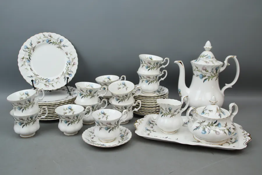 Kaffeservis, 28 delar, benporslin, Birgaddon, Royal Albert, England.
