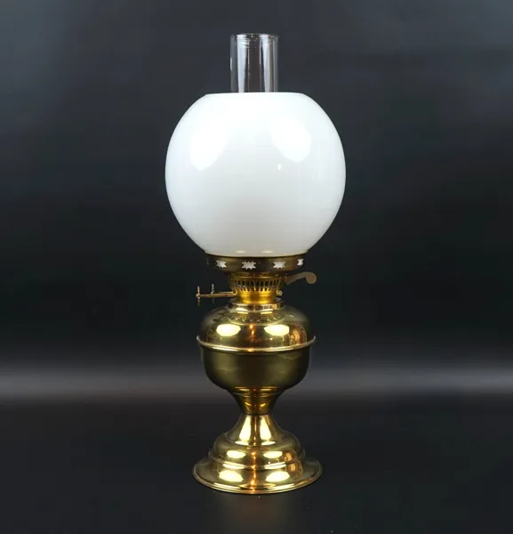 Fotogenlampa, glas/mässing.