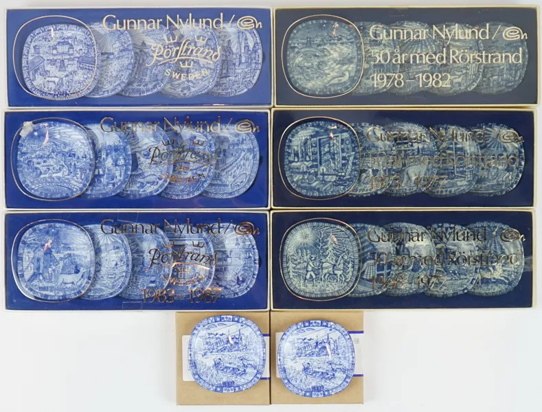 Gunnar Nylund, miniatyrjultallrikar, 26 st, porslin, Rörstrand, 1968-1999.