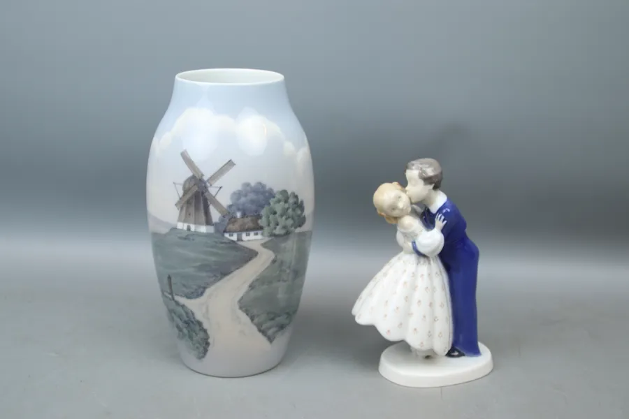 Vas och figurin, porslin, Bing & Gröndahl.