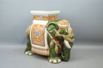 Piedestal, elefant, porslin.