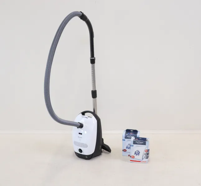 Dammsugare, Miele Classic C1 Jubilee EcoLine, samt dammsugarpåsar.