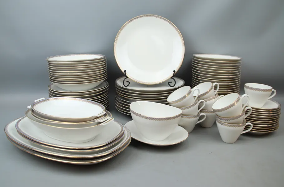 Mat- och kaffeservis, 79 delar, porslin, Menuett, Rörstrand.