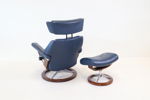 Snurrfåtölj med fotpall, justerbar, skinn/trä, "Stressless", Ekornes.