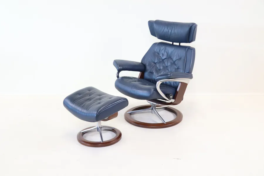 Snurrfåtölj med fotpall, justerbar, skinn/trä, "Stressless", Ekornes.