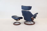 Snurrfåtölj med fotpall, justerbar, skinn/trä, "Stressless", Ekornes.