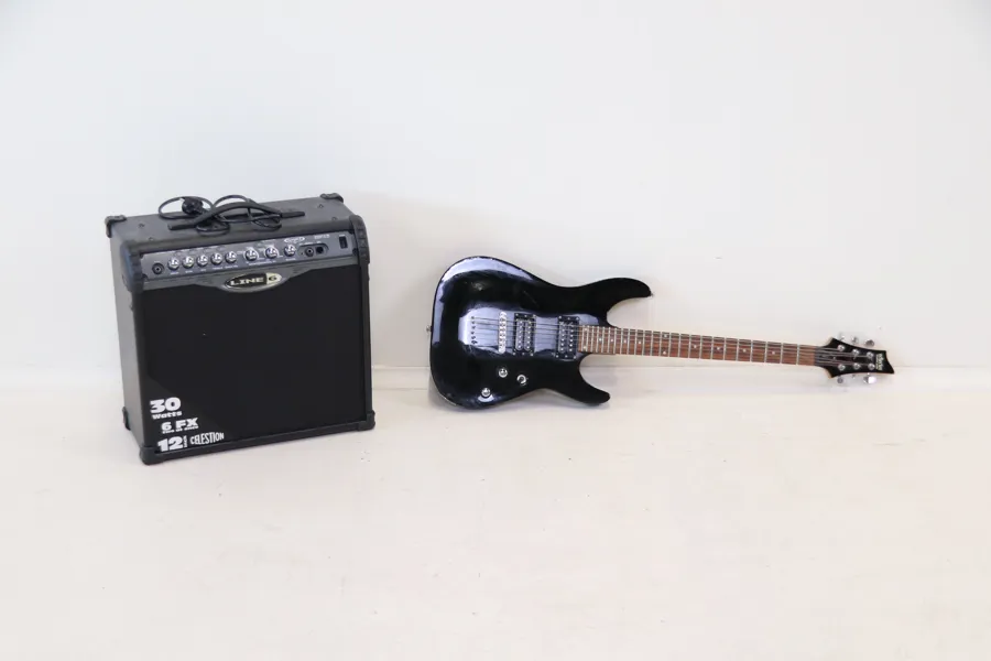 Elgitarr, "Omen-6", Schecter Diamond Series, samt förstärkare, "Spider II 30", Line 6.