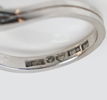 Ring med brilliantslipade diamanter, 0,65K enligt inskription och smaragd, 18K vitguld.