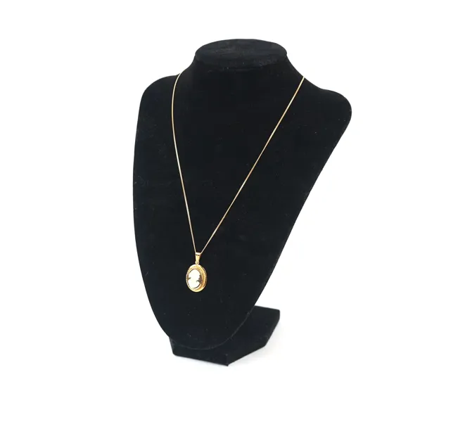 Halslänk med caméhänge, 18K guld.