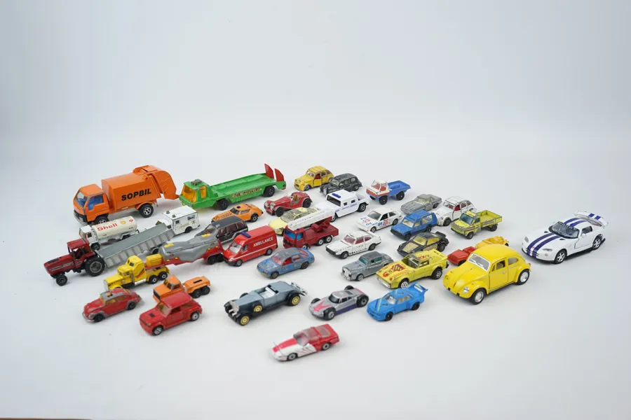 Leksaksbilar, 37 delar, bl.a Matchbox och Corgi.