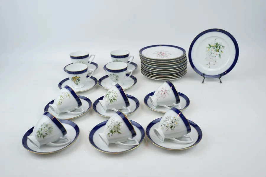 Kaffeservis, 23 delar, porslin, "Royal Wedding Bouquets", Königlich Tettau, Fyrklövern.
