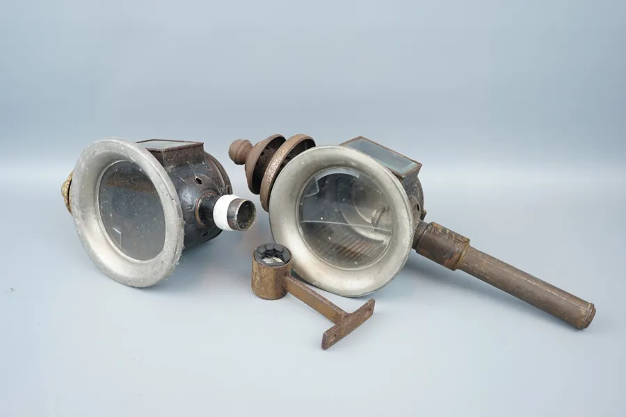 Vagnslyktor, 2 st, metall/glas, 1900-talets först hälft.