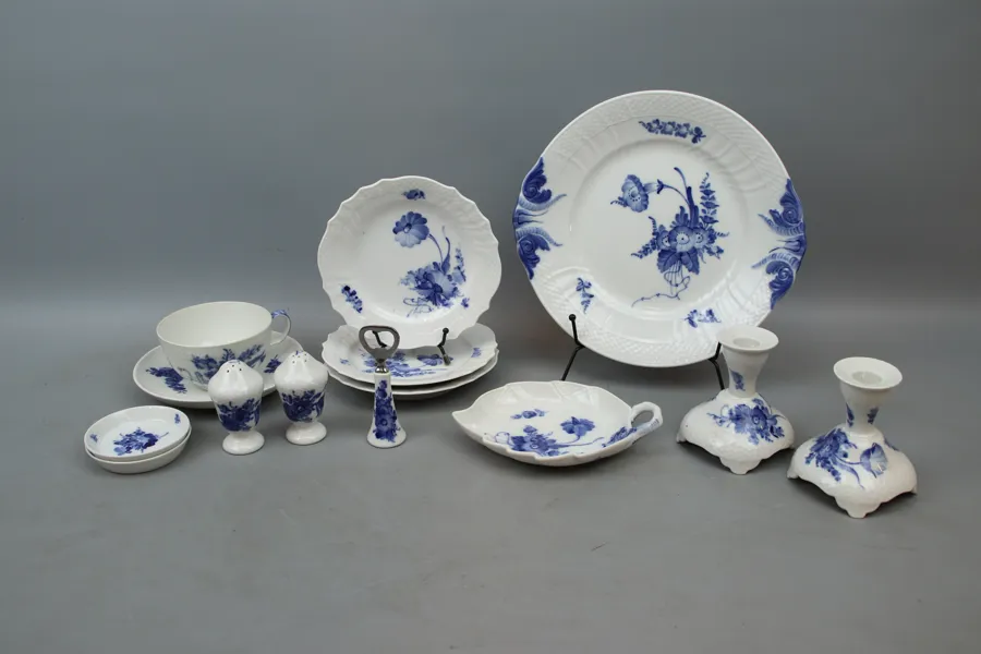 Servisdelar, 14 st, porslin, "Blå Blomst", Royal Copenhagen.