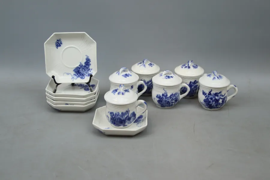 Cremekoppar med fat, 6 delar, porslin, "Blå Blomst", Royal Copenhagen.