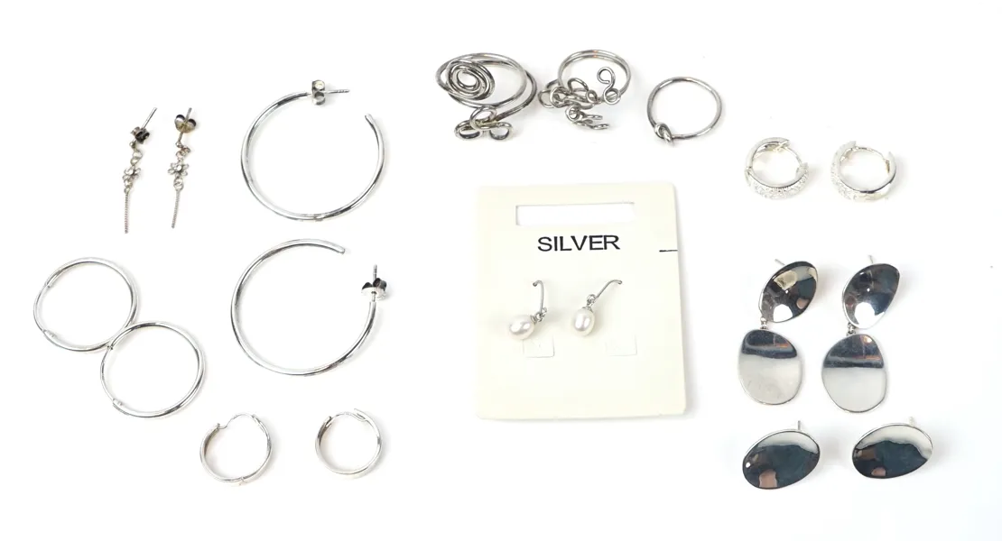 Örhängen, 8 par och ringar 3 st, silver.
