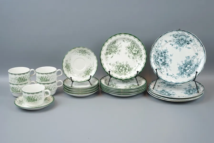 Kaffeservisdelar, 16 st, porslin/flintgods, ''Grön Anna'', Rörstrand och Göteborgs Porslinsfabrik.