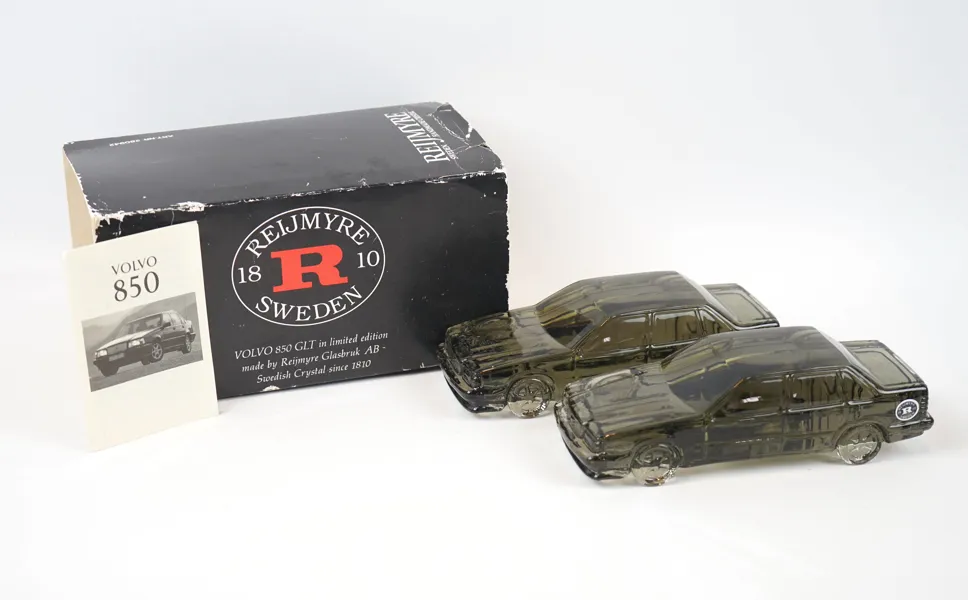 Skulpturer, glas, ett par, Volvo 850 GLT, Limited Edition, Reijmyre.