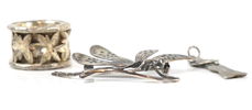 Ring, brosch och hänge, silver.