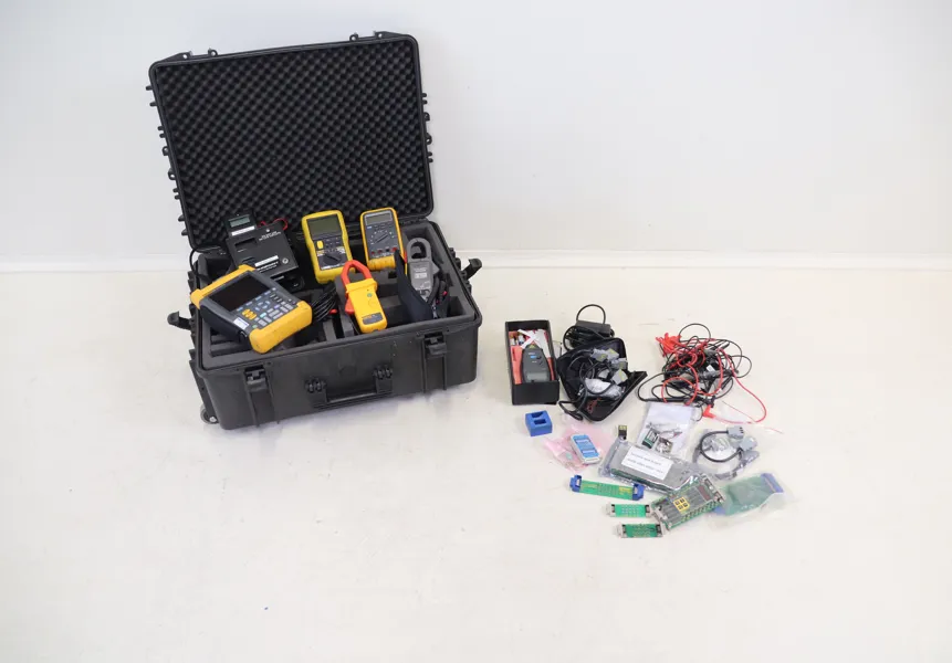 Mätinstrument, 7 delar, bl.a Fluke, samt tillbehör.