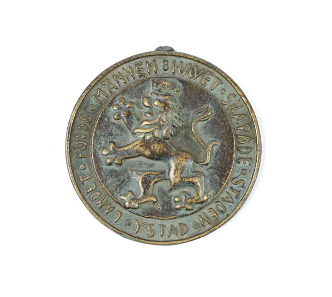 Medalj, ''Landet födde männen-Havet skapade staden-Ystad'', brons, Metallindustri Ystad, 1951.