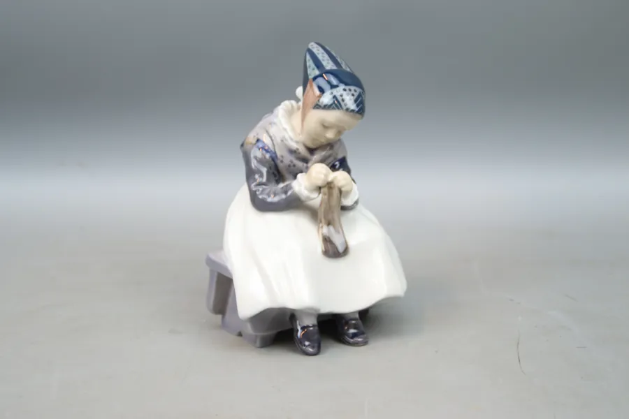 Lotta Benter, figurin, porslin, "Amagerpige", #1314, Royal Copenhagen.