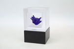 Kjell Engman, "Snapshot", skulptur, glas, på träsockel, Kosta Boda, signerad.