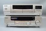 A/V receiver och kassettbandspelare, Kenwood, samt 2 fjärrkontroller.