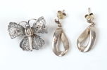 Ringar, brosch och örhänge, 5 delar, silver.