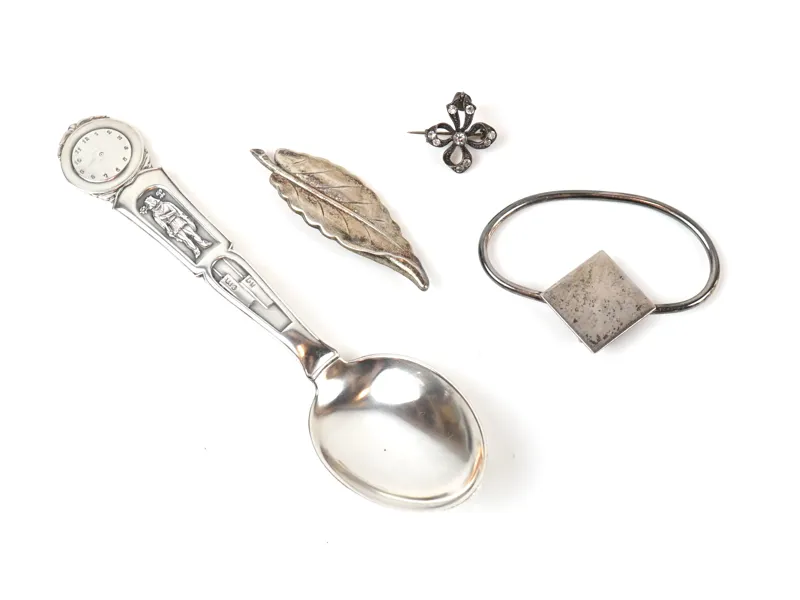 Sked, broscher m.m, 4 delar, silver.