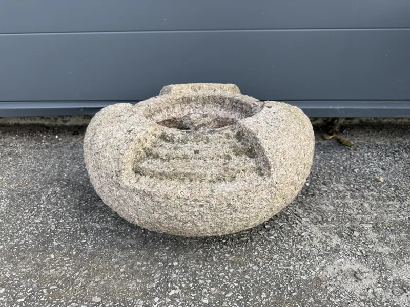 Fontän, sten.