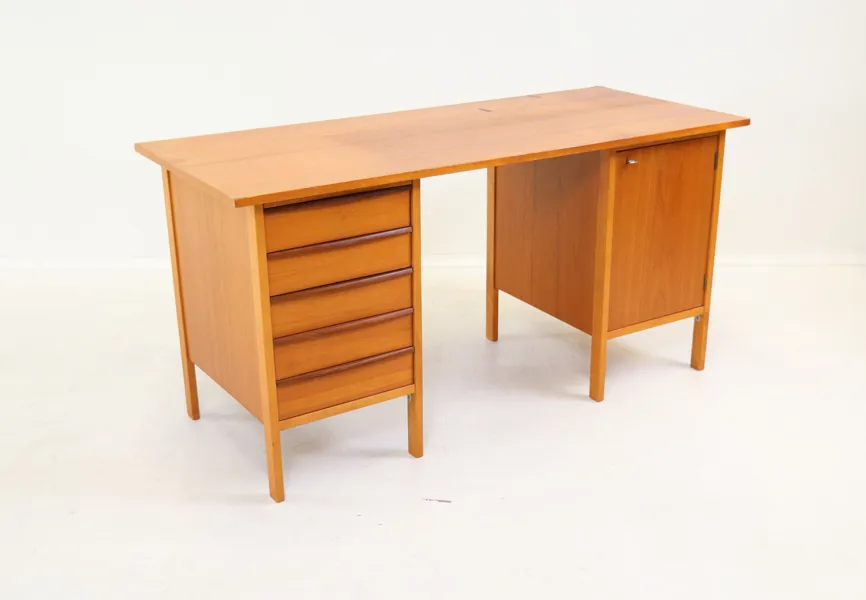 Skrivbord, teak.