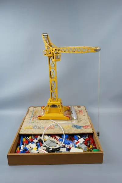 Byggkran och Lego, ett parti.