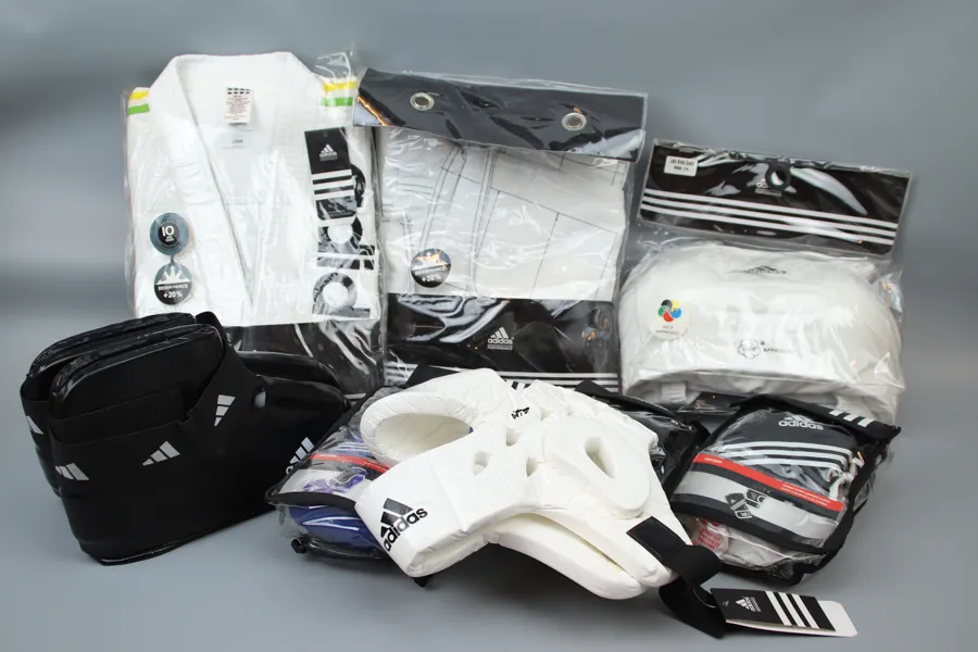 Kampsportsutrustning, taekwondo, ett parti, Adidas.
