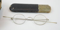 Psalmböcker och glasögon, 3 delar, 1800-talets andra hälft.