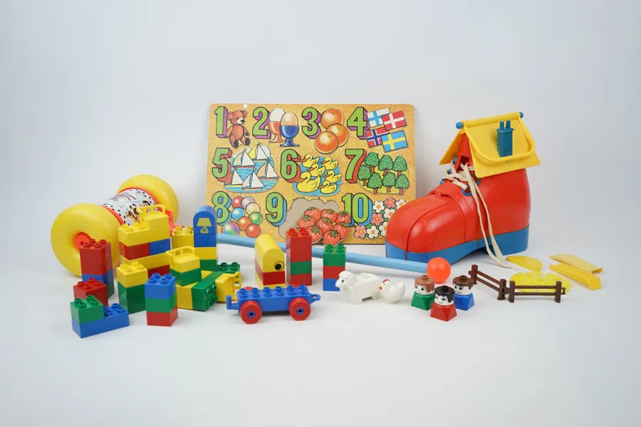 Leksaker, ett parti, plast/metall/trä, bl.a Fisher Price.
