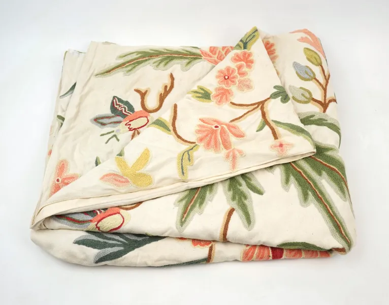 Gardin, textil, yllebroderi.