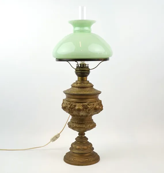 Fotogenlampa, elektrifierad, mässing/glas.