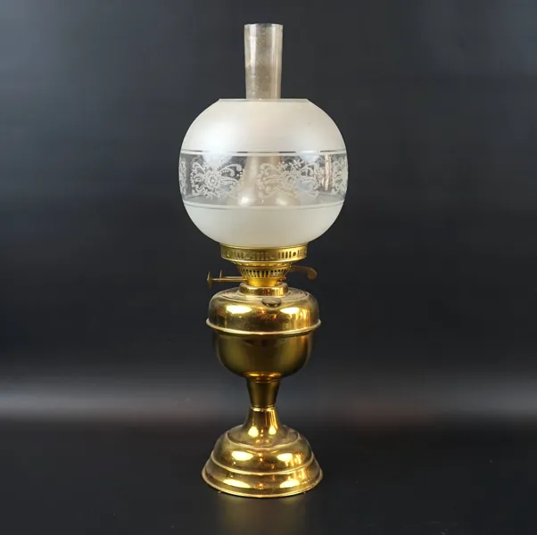 Fotogenlampa, glas/mässing.
