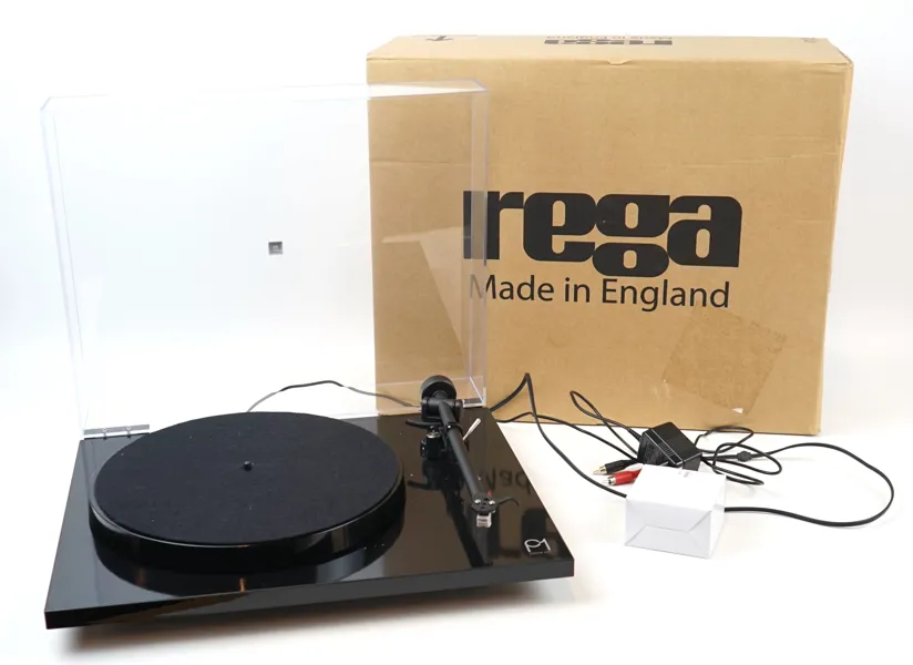 Skivspelare med extra nålar, i originalkartong, Rega Planar One.