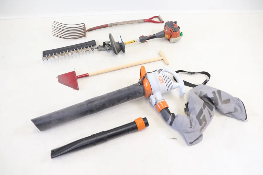Trädgårdsredskap, 4 delar, bl.a Husqvarna samt Stihl.