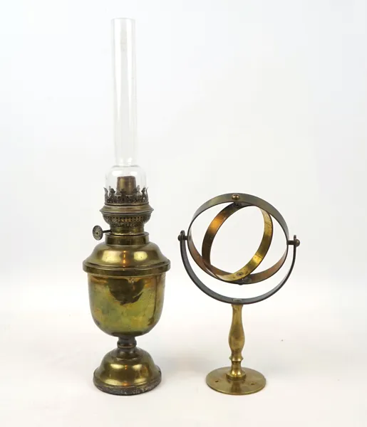 Skeppsfotogenlampa med vägghängning, mässing/glas.