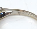 Ring , vitt guld 18 K med blå och klara stenar.