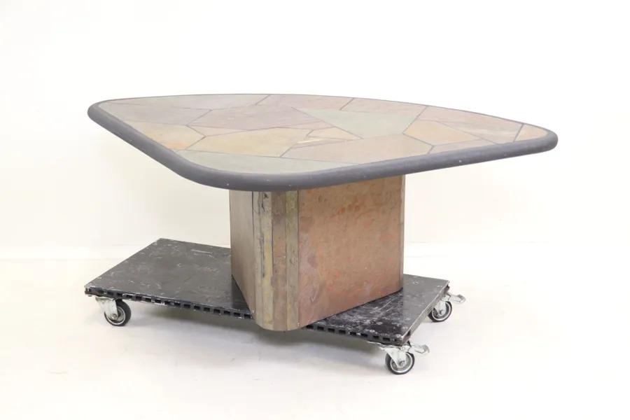 Soffbord, sten/metall.