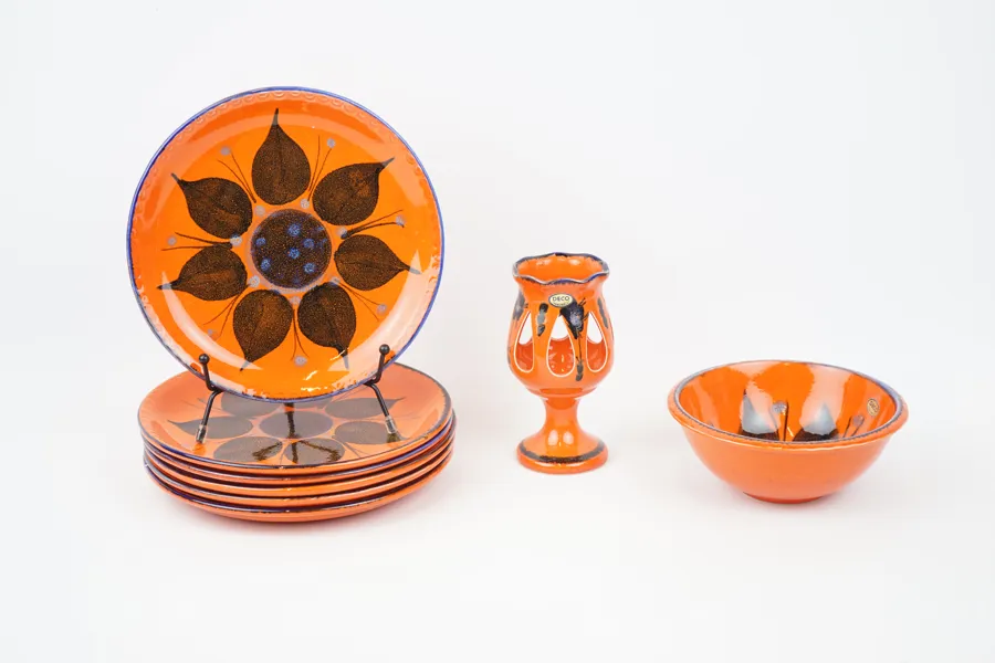 Tallrikar, skål samt ljuslykta, 8 delar, keramik, Deco, Hälsingborg.