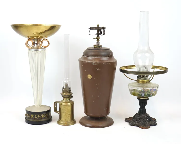 Fotogenlampor med mera, 4 st, metall/glas/plast.