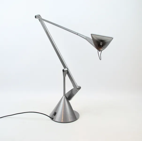 Walter Monici, bordslampa, metall, "Zelig", Lumina.