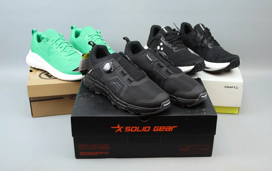 Skor, 3 par, bl.a Solid Gear.